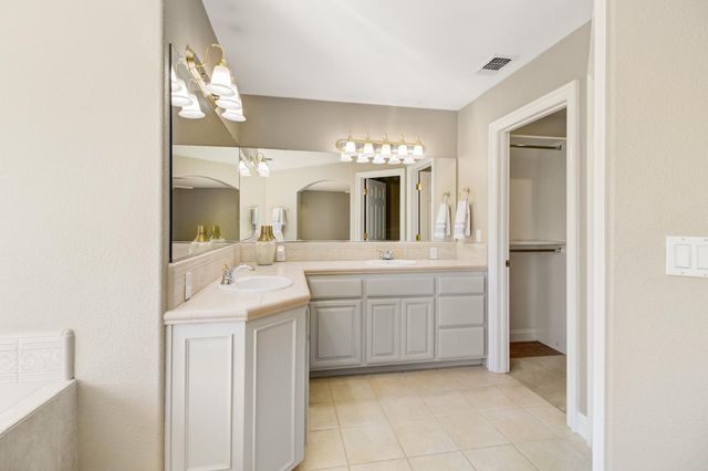 2812 Alder Point Dr, Roseville, CA 95661