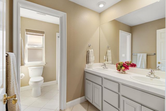 2812 Alder Point Dr, Roseville, CA 95661