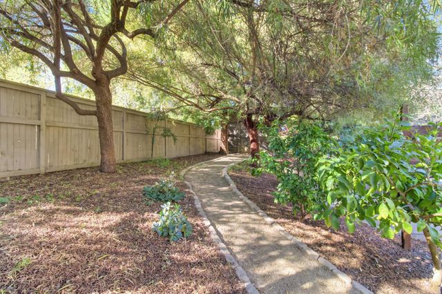 2812 Alder Point Dr, Roseville, CA 95661