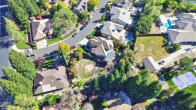 2812 Alder Point Dr, Roseville, CA 95661