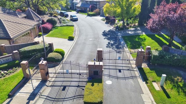 2812 Alder Point Dr, Roseville, CA 95661