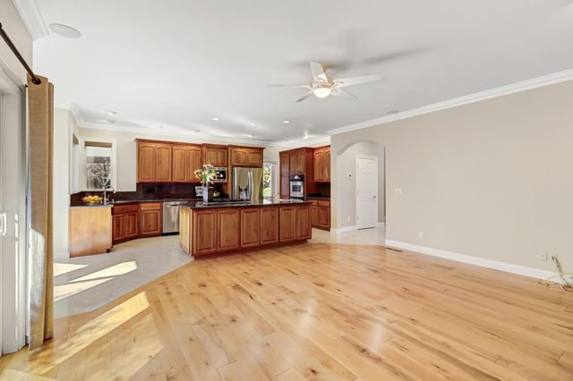 2812 Alder Point Dr, Roseville, CA 95661