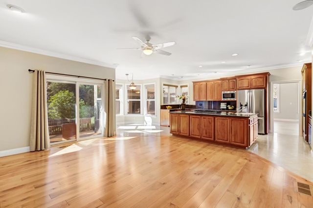 2812 Alder Point Dr, Roseville, CA 95661