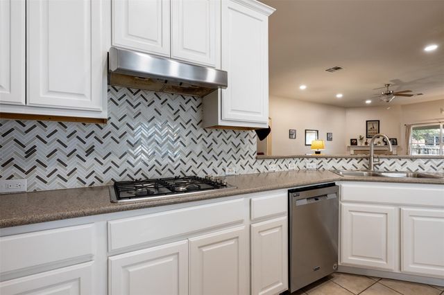 601 Pebblestone Walk DR, Cedar Park, TX 78613