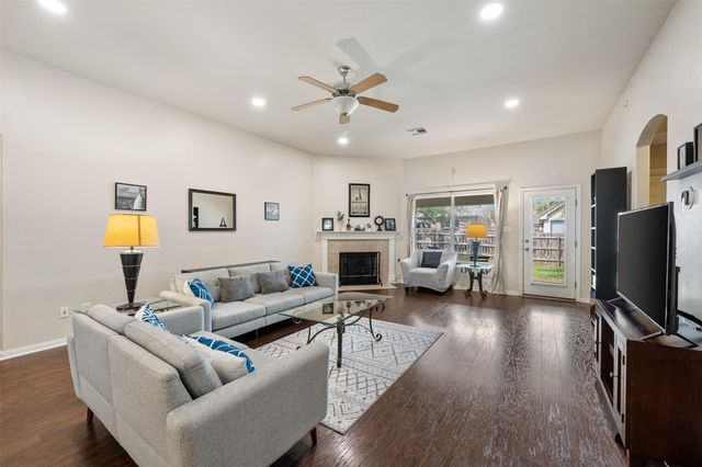 601 Pebblestone Walk DR, Cedar Park, TX 78613