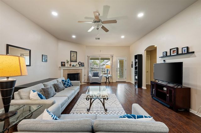 601 Pebblestone Walk DR, Cedar Park, TX 78613