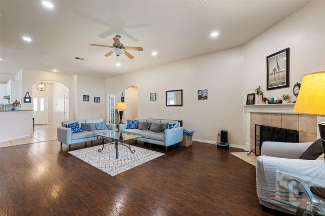 601 Pebblestone Walk DR, Cedar Park, TX 78613