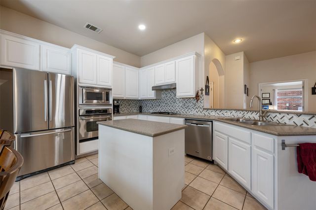 601 Pebblestone Walk DR, Cedar Park, TX 78613