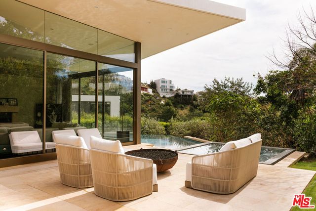 9233 Swallow Drive, West Hollywood, CA 90069
