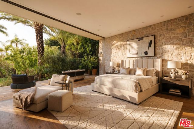 9233 Swallow Drive, West Hollywood, CA 90069