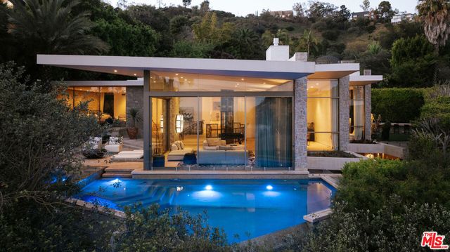 9233 Swallow Drive, West Hollywood, CA 90069