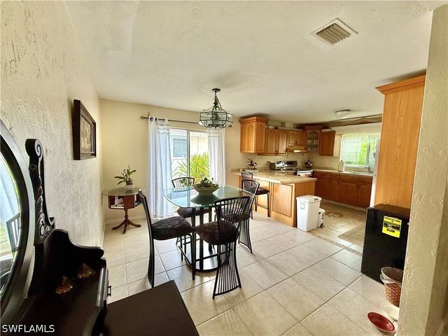 1066 Highlands DR, Naples, FL 34103
