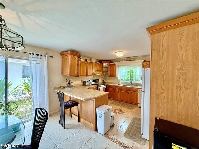 1066 Highlands DR, Naples, FL 34103