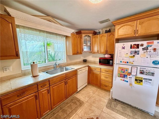 1066 Highlands DR, Naples, FL 34103