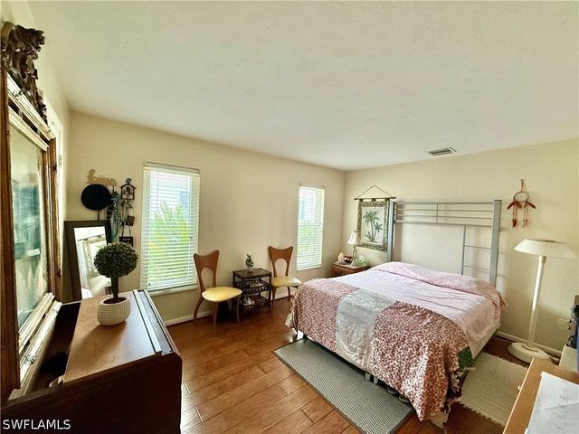 1066 Highlands DR, Naples, FL 34103