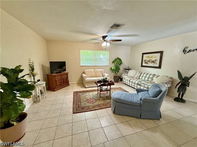 1066 Highlands DR, Naples, FL 34103