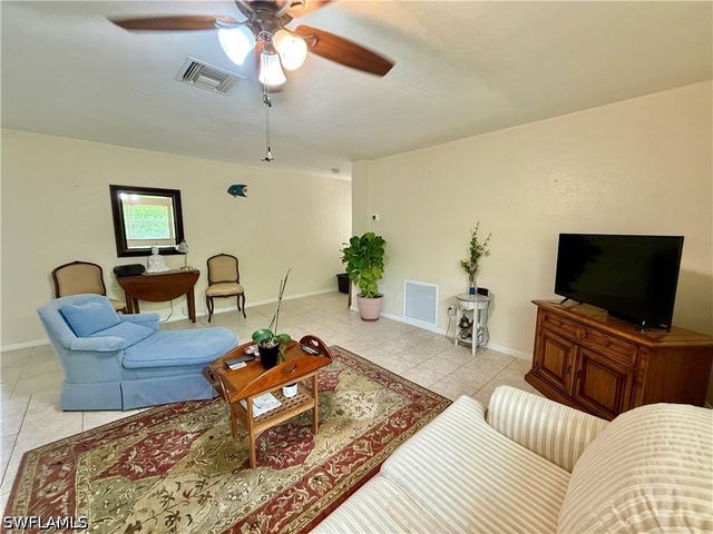 1066 Highlands DR, Naples, FL 34103