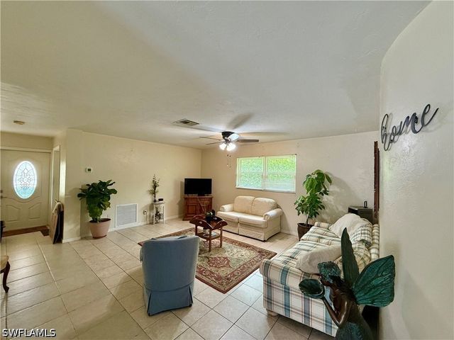 1066 Highlands DR, Naples, FL 34103