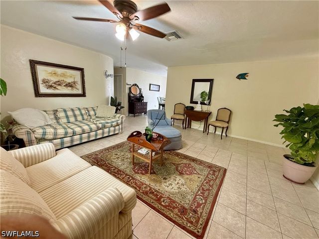 1066 Highlands DR, Naples, FL 34103