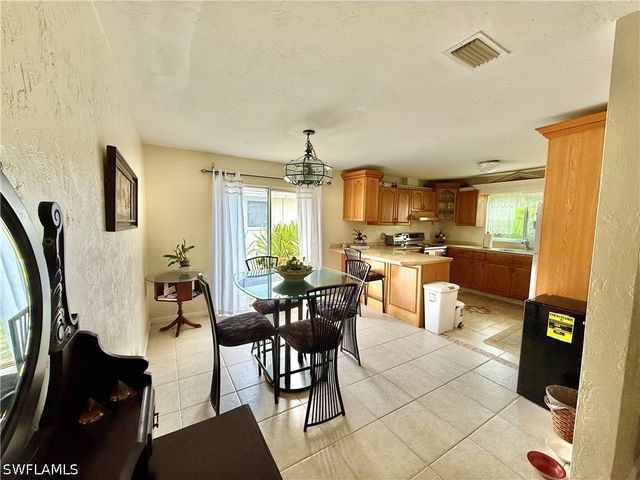 1066 Highlands DR, Naples, FL 34103