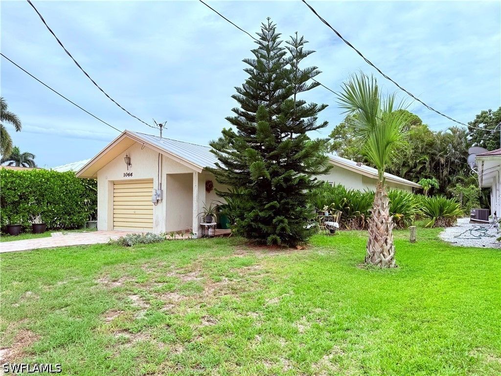 1066 Highlands DR, Naples, FL 34103