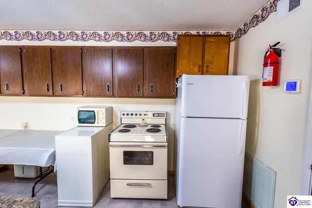 1198 Glendale Hodgenville Road, Glendale, KY 42740
