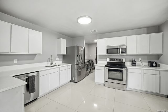 13050 CAVERN PARK DR, San Antonio, TX 78249