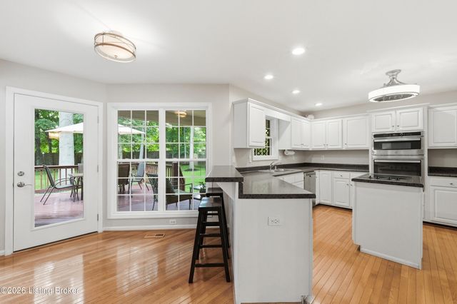 10000 Ivybridge Cir, Louisville, KY 40241
