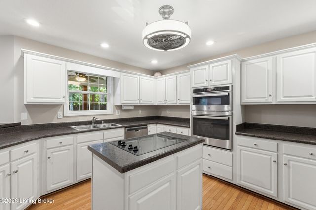 10000 Ivybridge Cir, Louisville, KY 40241