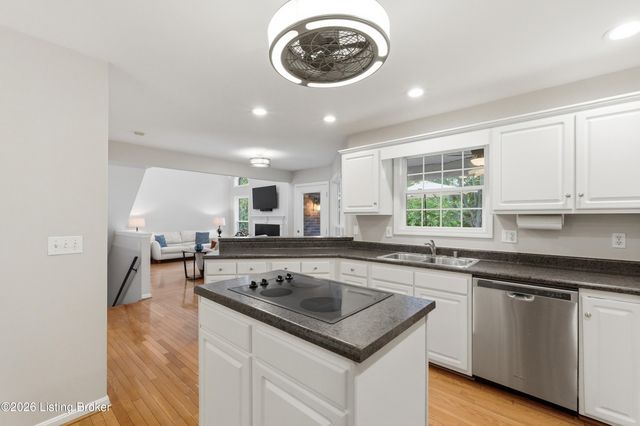 10000 Ivybridge Cir, Louisville, KY 40241