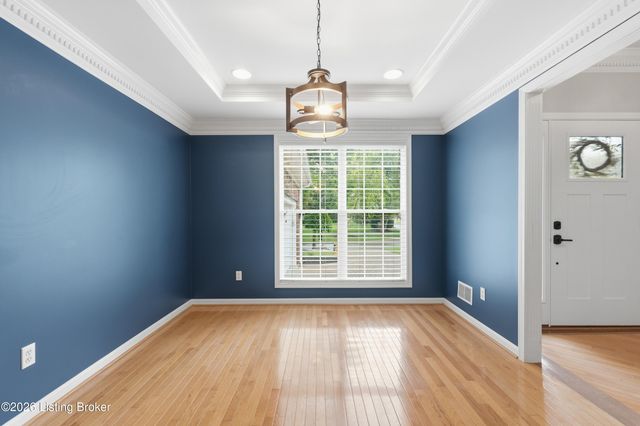 10000 Ivybridge Cir, Louisville, KY 40241