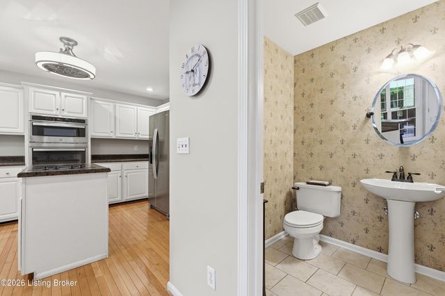 10000 Ivybridge Cir, Louisville, KY 40241