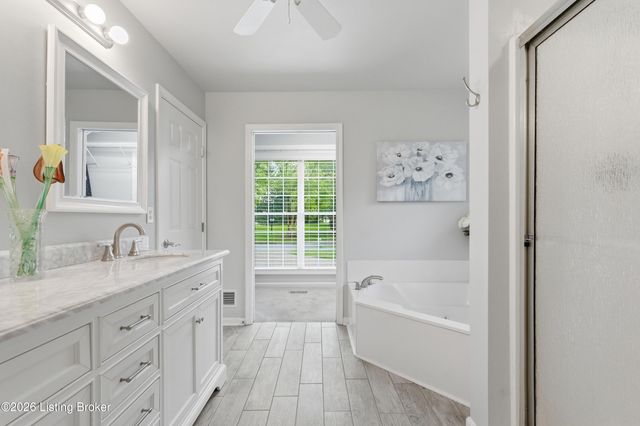 10000 Ivybridge Cir, Louisville, KY 40241
