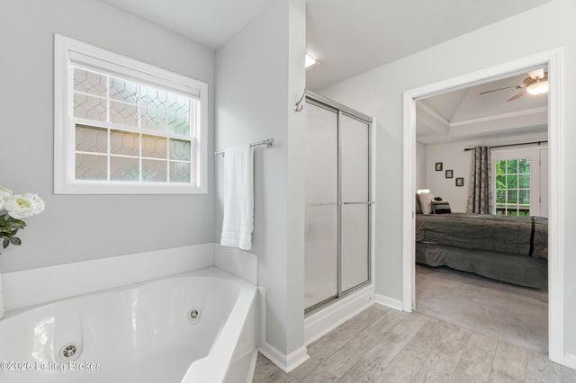 10000 Ivybridge Cir, Louisville, KY 40241