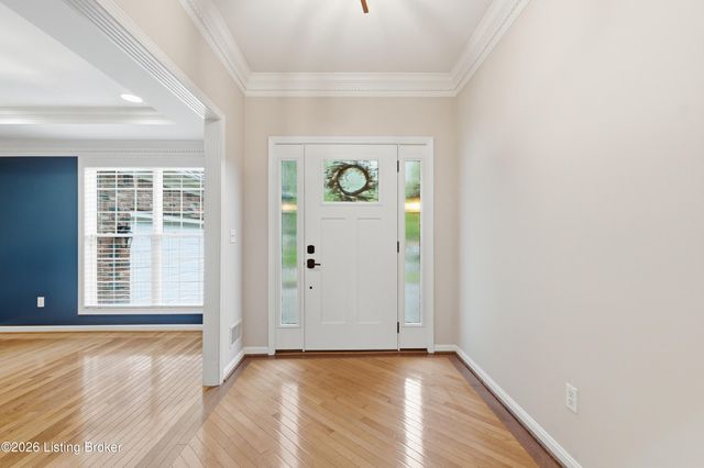 10000 Ivybridge Cir, Louisville, KY 40241