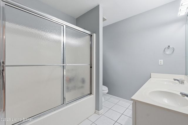 10000 Ivybridge Cir, Louisville, KY 40241