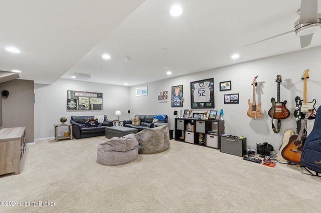 10000 Ivybridge Cir, Louisville, KY 40241