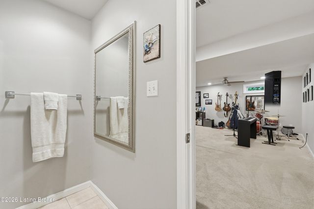 10000 Ivybridge Cir, Louisville, KY 40241
