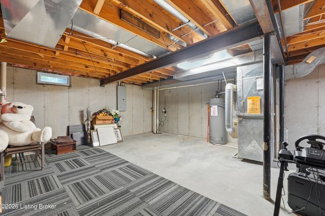 10000 Ivybridge Cir, Louisville, KY 40241