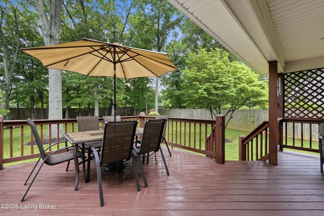10000 Ivybridge Cir, Louisville, KY 40241