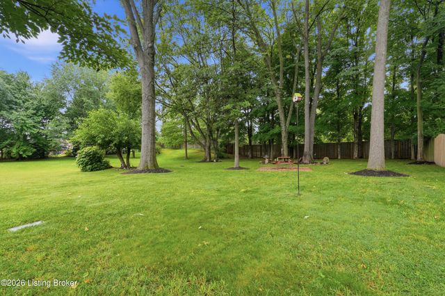 10000 Ivybridge Cir, Louisville, KY 40241