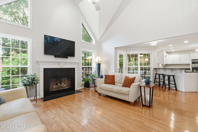10000 Ivybridge Cir, Louisville, KY 40241