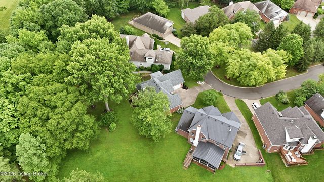 10000 Ivybridge Cir, Louisville, KY 40241