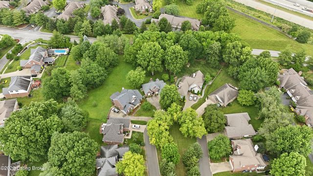 10000 Ivybridge Cir, Louisville, KY 40241