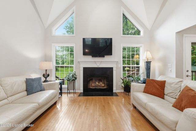 10000 Ivybridge Cir, Louisville, KY 40241