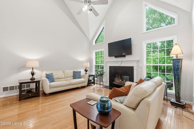 10000 Ivybridge Cir, Louisville, KY 40241