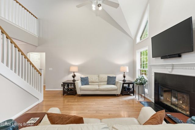 10000 Ivybridge Cir, Louisville, KY 40241