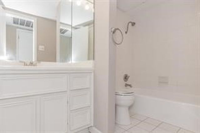 4436 Harlanwood Drive 210, Fort Worth, TX 76109