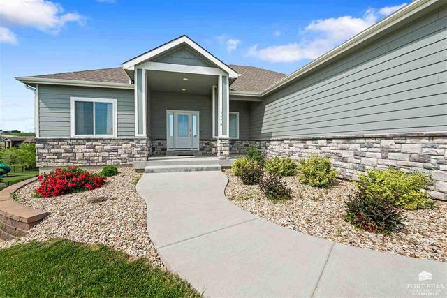5420 Colbert Hills Drive, Manhattan, KS 66503