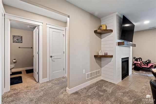 5420 Colbert Hills Drive, Manhattan, KS 66503